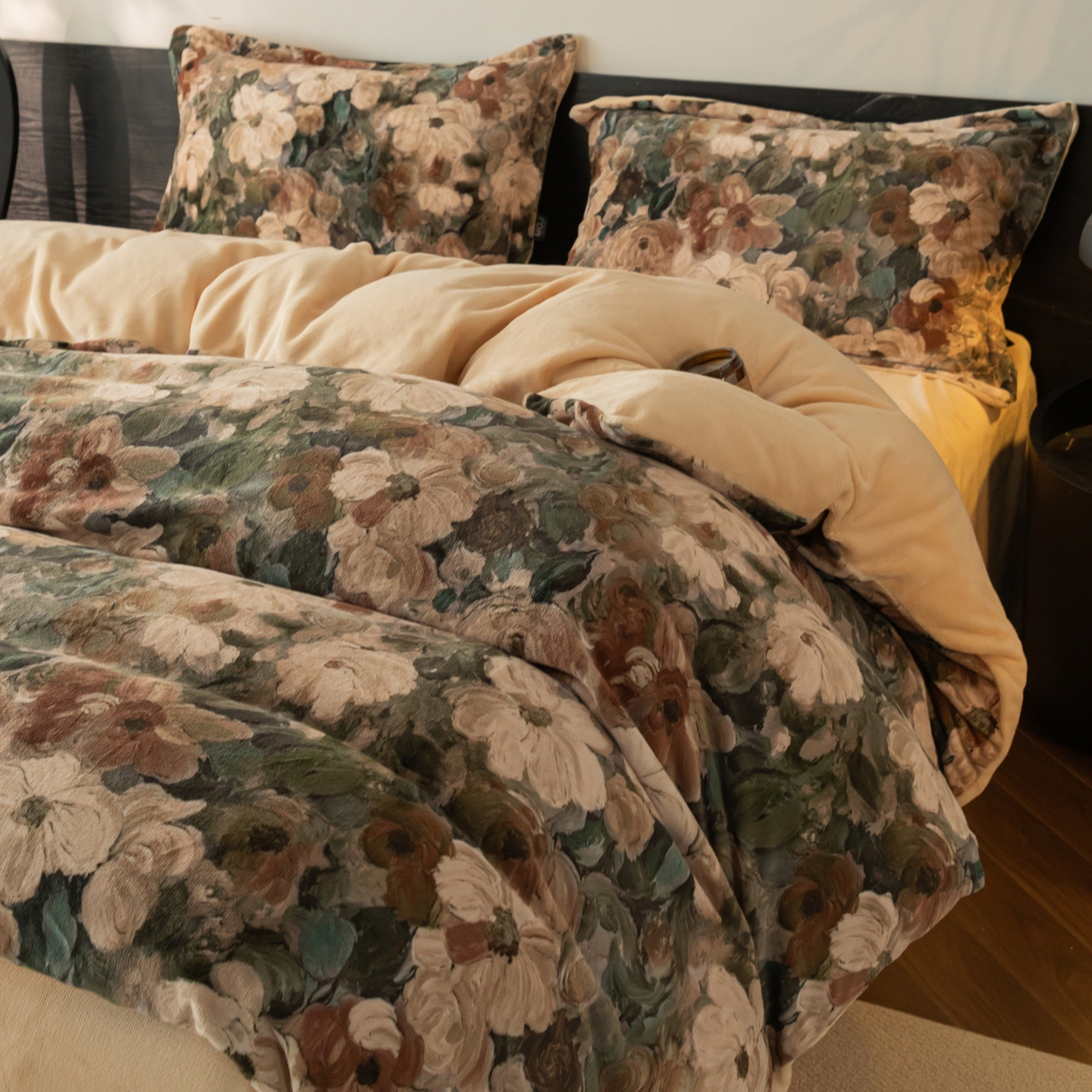 91家纺网 家纺一手货源 找家纺 寐绸家纺 2025秋冬新款230g牛奶绒数码印花四件套 数码四件套-绚丽花朵