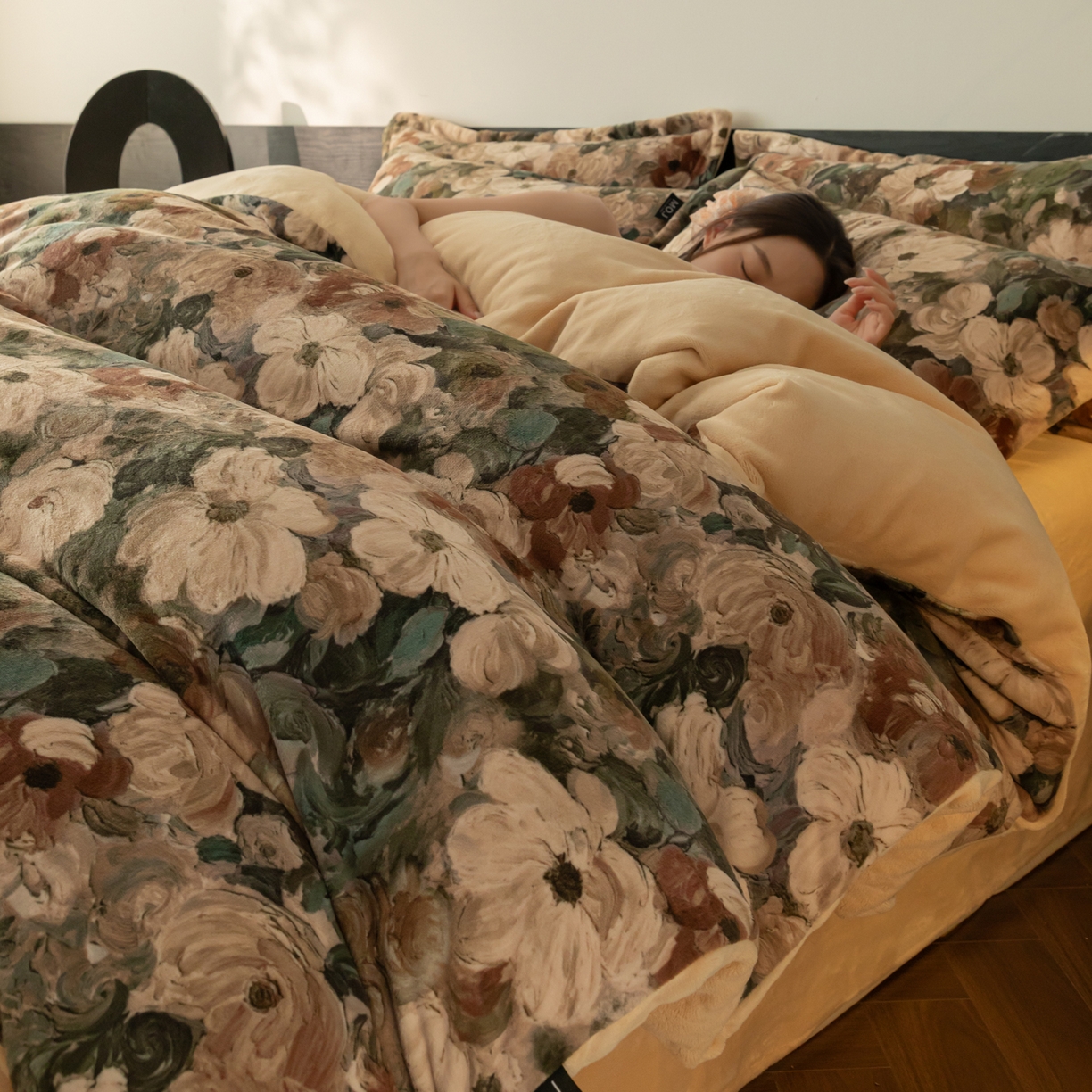 91家纺网 家纺一手货源 找家纺 寐绸家纺 2025秋冬新款230g牛奶绒数码印花四件套 数码四件套-绚丽花朵