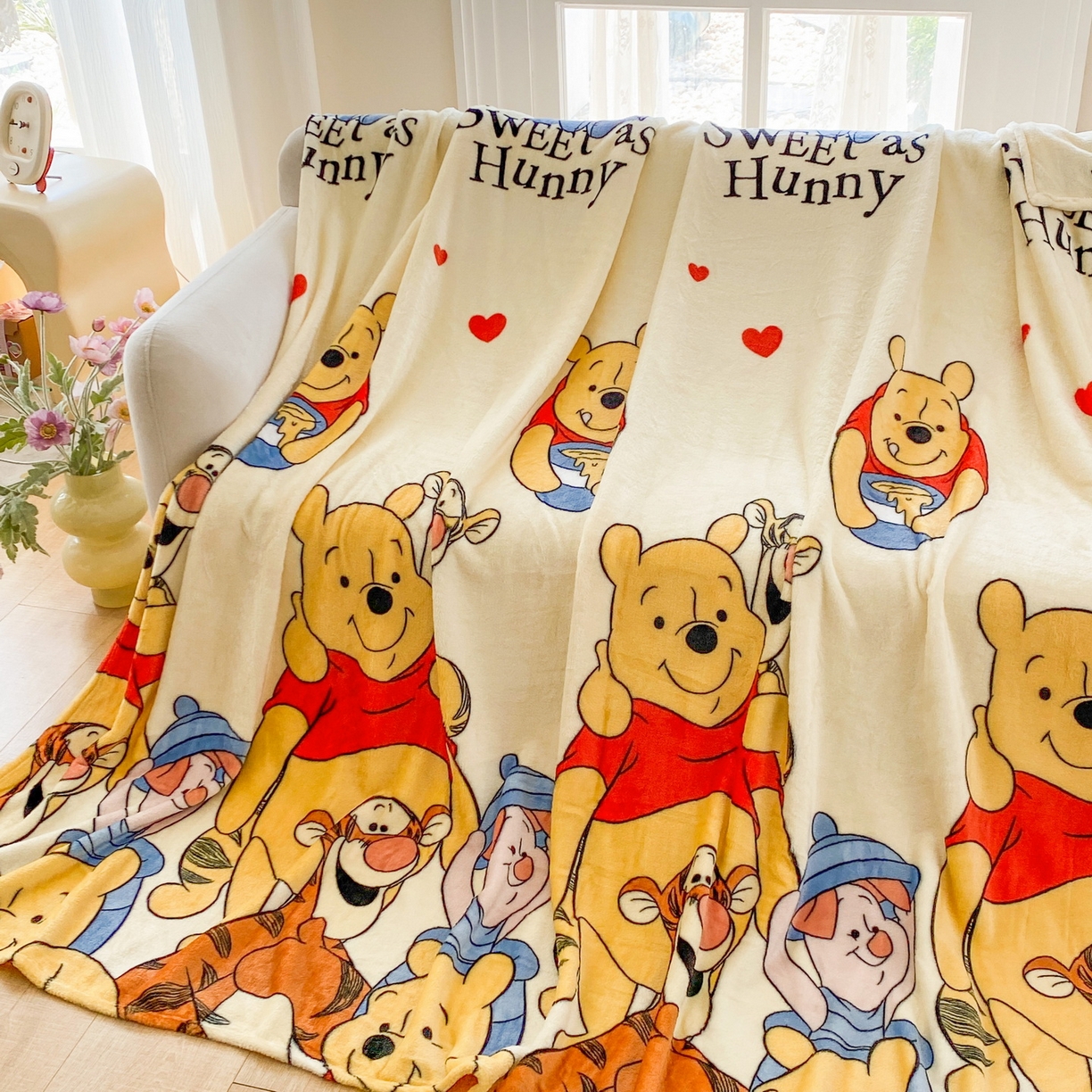 91家纺网 家纺一手货源 找家纺 一电 2025新款卡通高克重双面法莱绒毛毯四季盖毯 维尼聚友