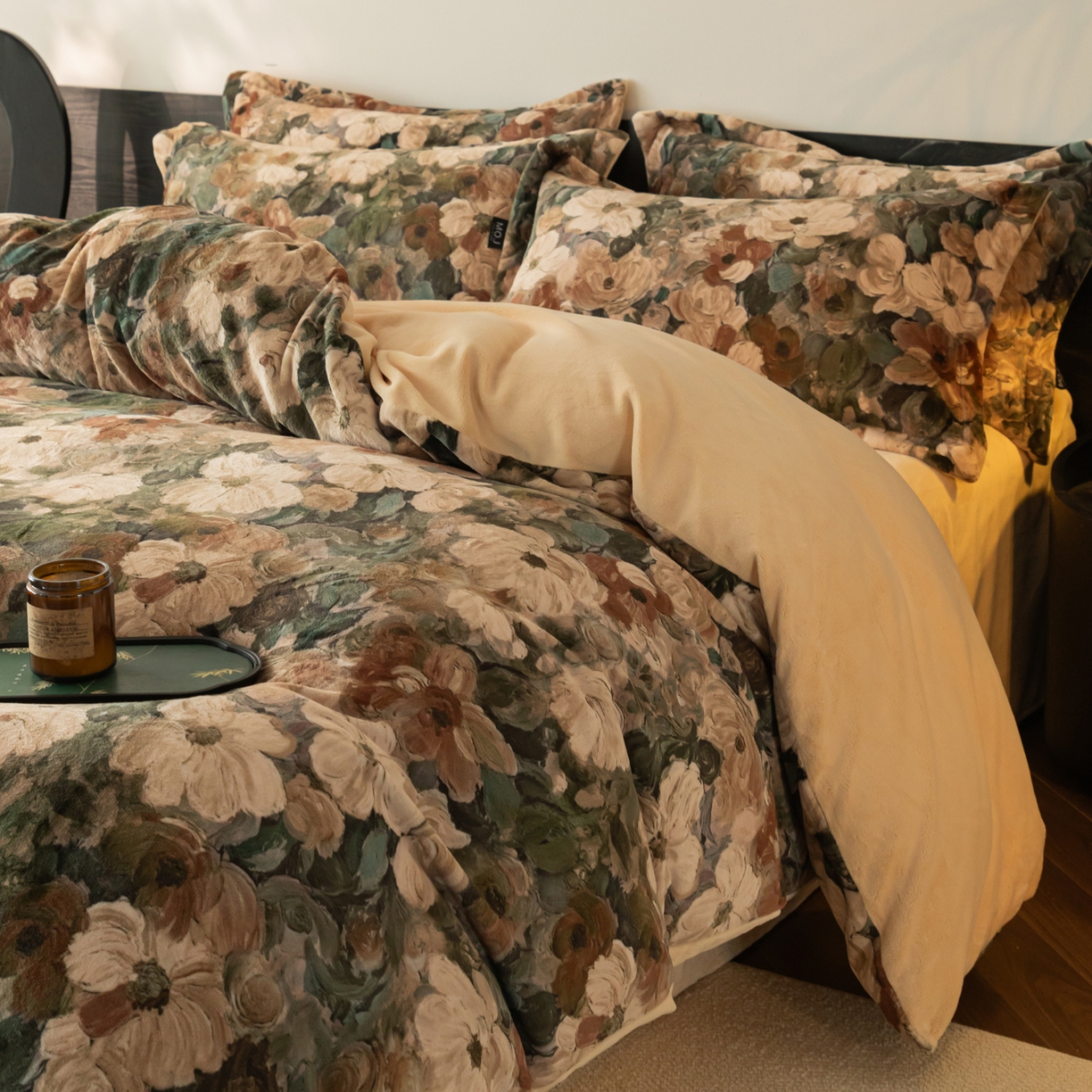 91家纺网 家纺一手货源 找家纺 寐绸家纺 2025秋冬新款230g牛奶绒数码印花四件套 数码四件套-绚丽花朵