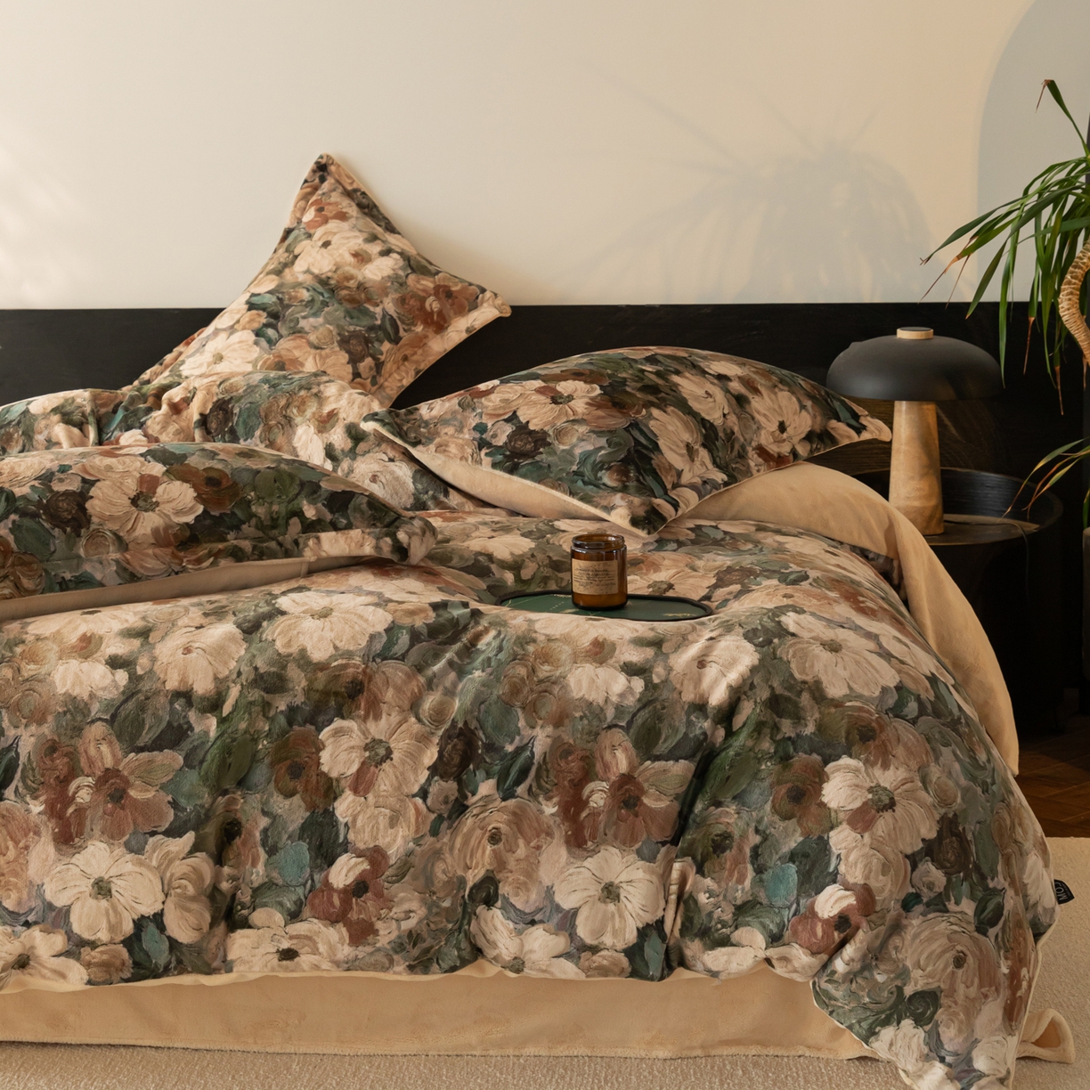 91家纺网 家纺一手货源 找家纺 寐绸家纺 2025秋冬新款230g牛奶绒数码印花四件套 数码四件套-绚丽花朵