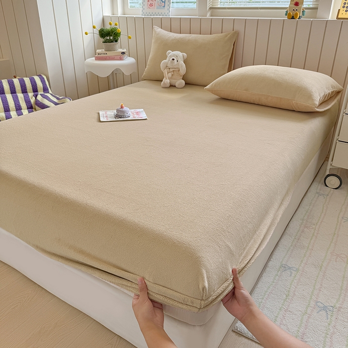 91家纺网 家纺一手货源 找家纺 大元 2025新款200g纯色牛奶绒单床笠单床单 米杏