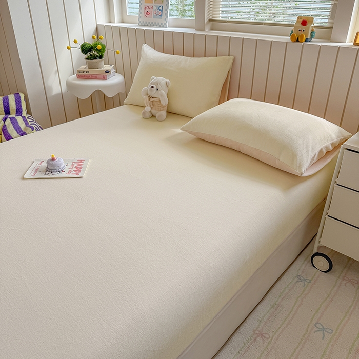 91家纺网 家纺一手货源 找家纺 大元 2025新款200g纯色牛奶绒单床笠单床单 奶白