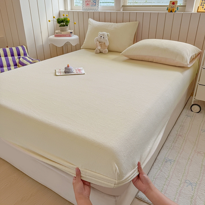 91家纺网 家纺一手货源 找家纺 大元 2025新款200g纯色牛奶绒单床笠单床单 奶白