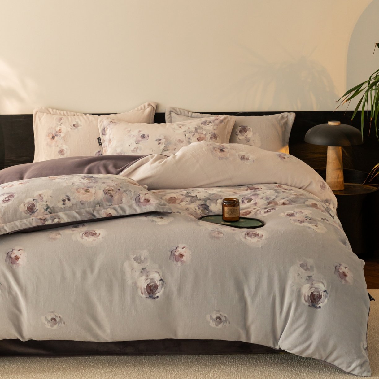 91家纺网 家纺一手货源 找家纺 寐绸家纺 2025秋冬新款230g牛奶绒数码印花四件套 数码四件套-绚丽玫瑰