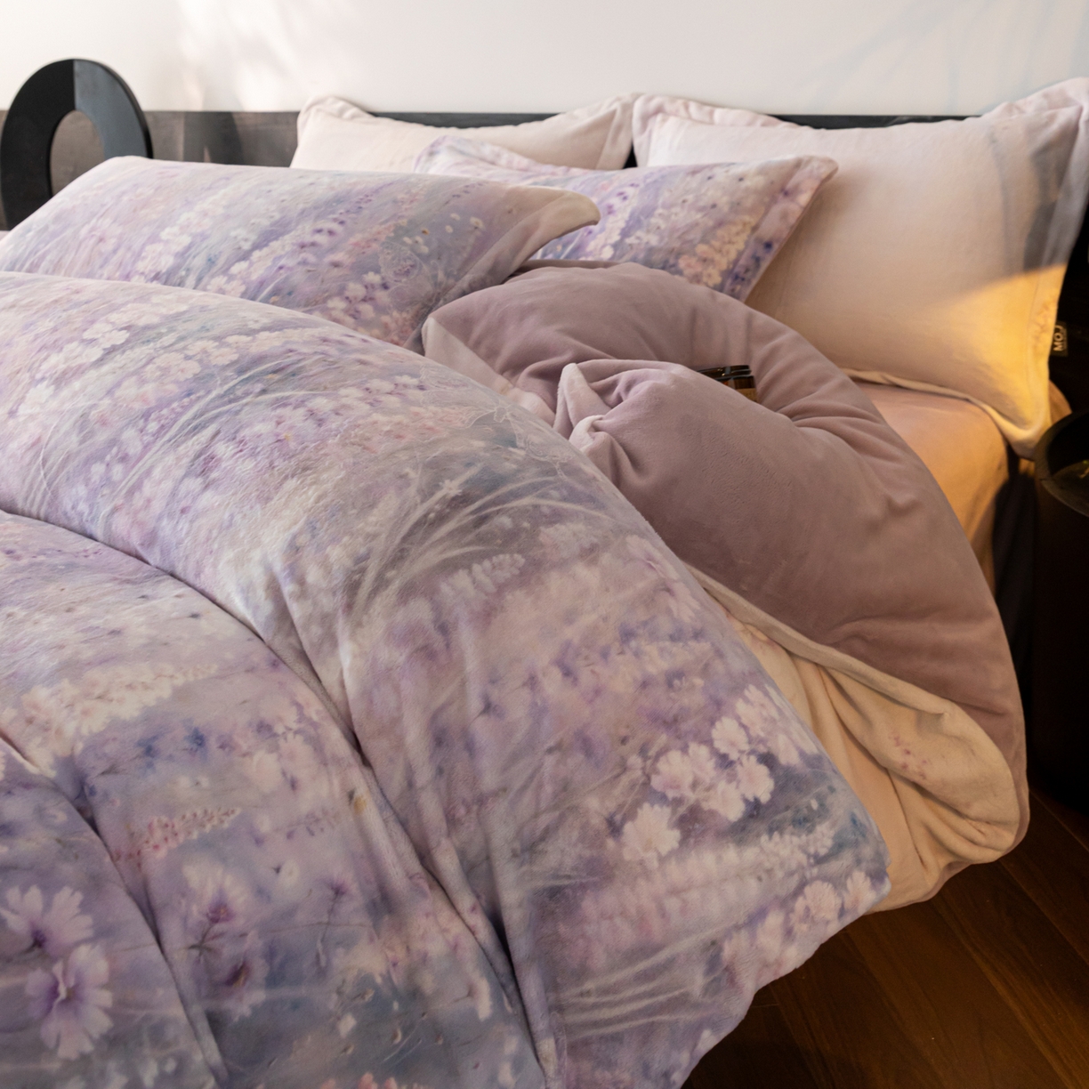 91家纺网 家纺一手货源 找家纺 寐绸家纺 2025秋冬新款230g牛奶绒数码印花四件套 数码四件套-薰衣草之恋