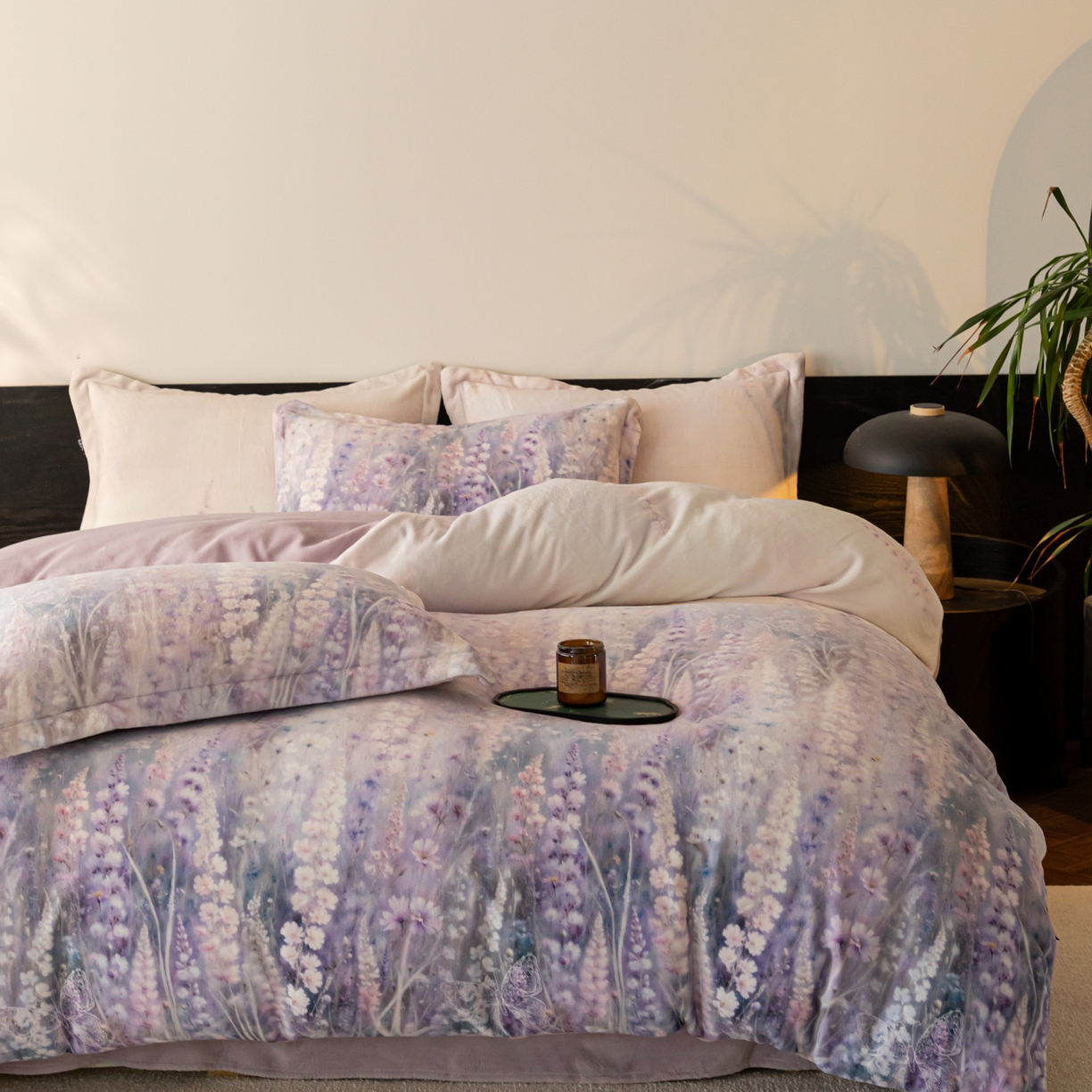 91家纺网 家纺一手货源 找家纺 寐绸家纺 2025秋冬新款230g牛奶绒数码印花四件套 数码四件套-薰衣草之恋