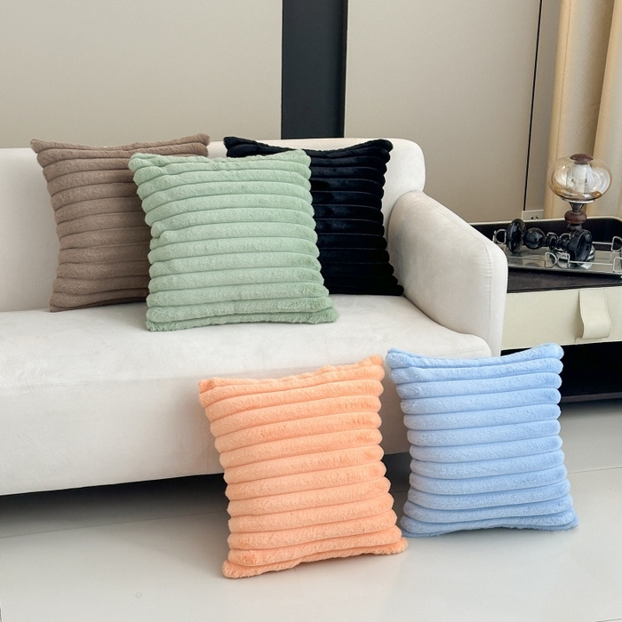 91家纺网 家纺一手货源 找家纺 新奇异 2025新款仿兔毛绒抱枕（支持定制） 组合图仅供展示