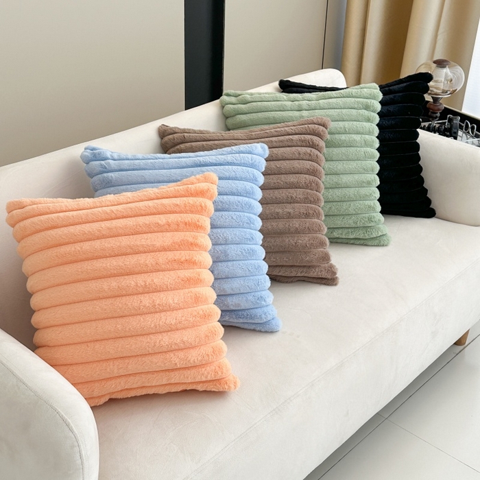 91家纺网 家纺一手货源 找家纺 新奇异 2025新款仿兔毛绒抱枕（支持定制） 组合图仅供展示