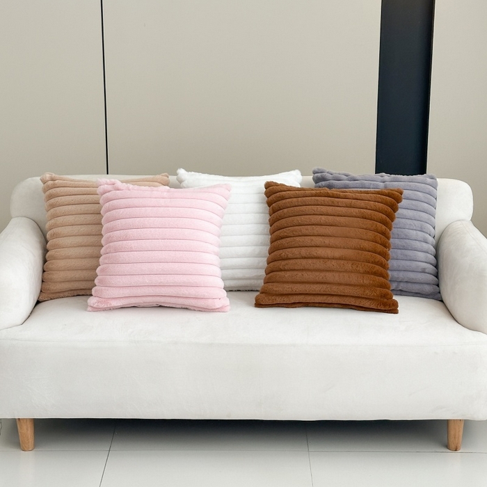 91家纺网 家纺一手货源 找家纺 新奇异 2025新款仿兔毛绒抱枕（支持定制） 组合图仅供展示