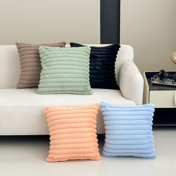 91家纺网 家纺一手货源 找家纺 新奇异 2025新款仿兔毛绒抱枕（支持定制） 组合图仅供展示