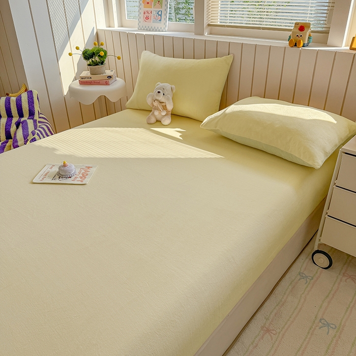 91家纺网 家纺一手货源 找家纺 大元 2025新款200g纯色牛奶绒单床笠单床单 奶昔黄