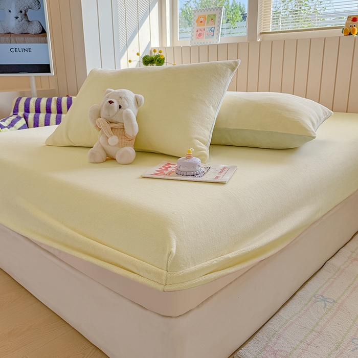 91家纺网 家纺一手货源 找家纺 大元 2025新款200g纯色牛奶绒单床笠单床单 奶昔黄