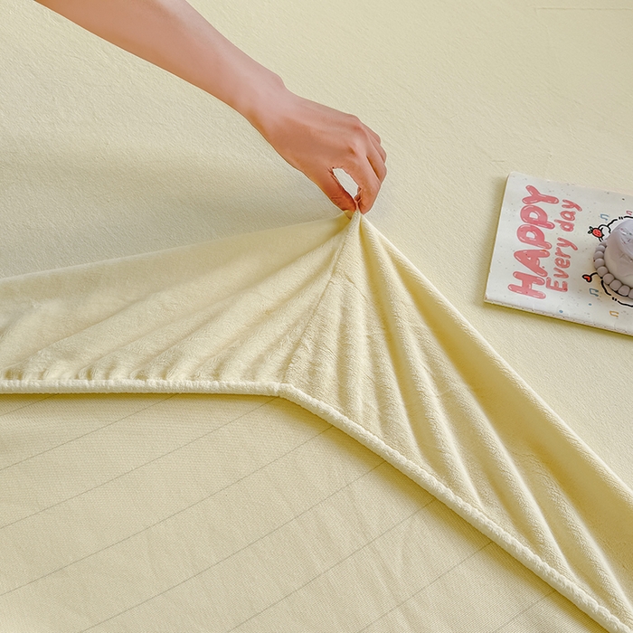91家纺网 家纺一手货源 找家纺 大元 2025新款200g纯色牛奶绒单床笠单床单 奶昔黄