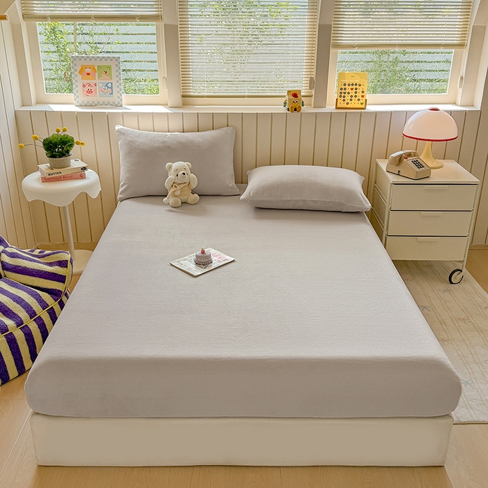 91家纺网 家纺一手货源 找家纺 大元 2025新款200g纯色牛奶绒单床笠单床单 浅米灰