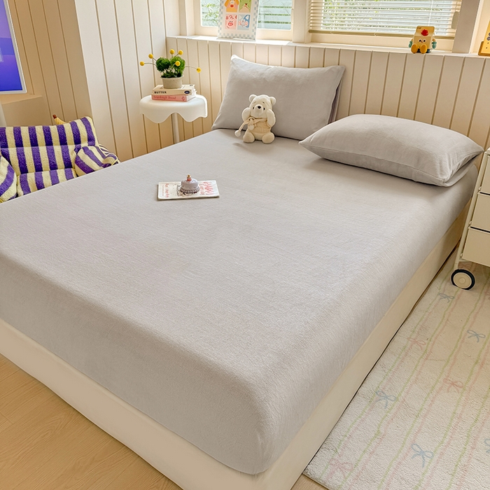 91家纺网 家纺一手货源 找家纺 大元 2025新款200g纯色牛奶绒单床笠单床单 浅米灰