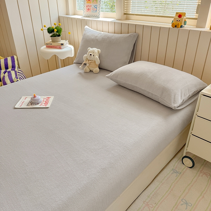 91家纺网 家纺一手货源 找家纺 大元 2025新款200g纯色牛奶绒单床笠单床单 浅米灰