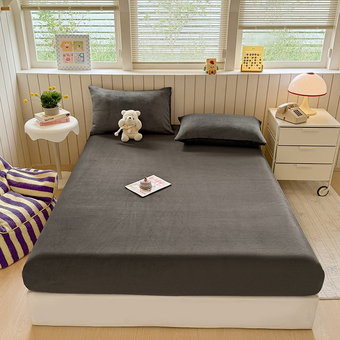 91家纺网 家纺一手货源 找家纺 大元 2025新款200g纯色牛奶绒单床笠单床单 深灰