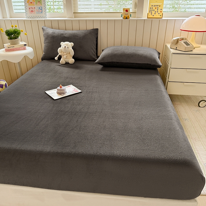 91家纺网 家纺一手货源 找家纺 大元 2025新款200g纯色牛奶绒单床笠单床单 深灰