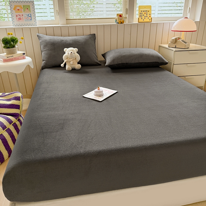 91家纺网 家纺一手货源 找家纺 大元 2025新款200g纯色牛奶绒单床笠单床单 深灰