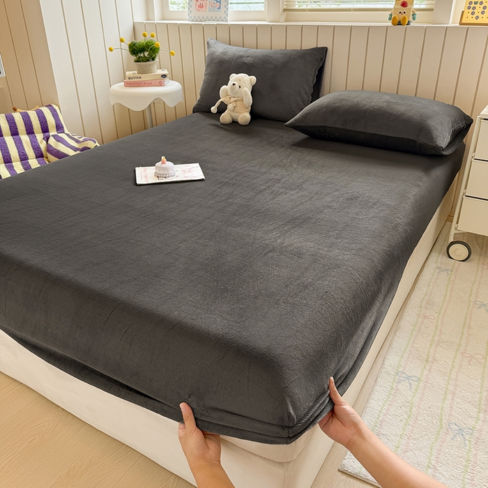 91家纺网 家纺一手货源 找家纺 大元 2025新款200g纯色牛奶绒单床笠单床单 深灰