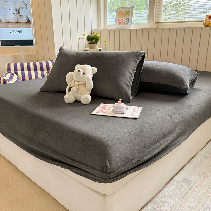 91家纺网 家纺一手货源 找家纺 大元 2025新款200g纯色牛奶绒单床笠单床单 深灰