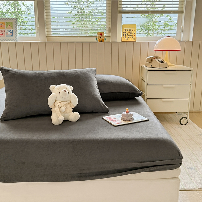 91家纺网 家纺一手货源 找家纺 大元 2025新款200g纯色牛奶绒单床笠单床单 深灰