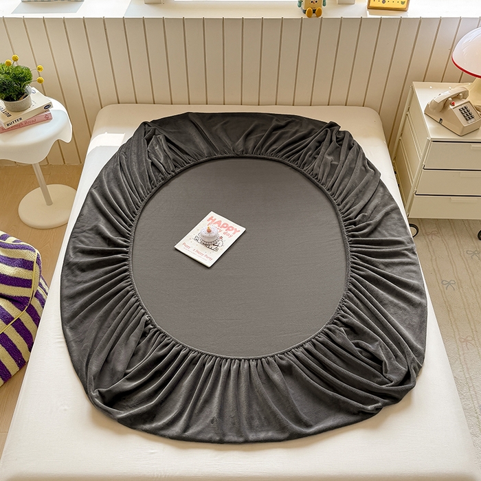 91家纺网 家纺一手货源 找家纺 大元 2025新款200g纯色牛奶绒单床笠单床单 深灰