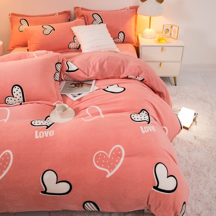 91家纺网 家纺一手货源 找家纺 宅部落 2025新款高克重牛奶绒四件套法莱绒三件套单被套 心动