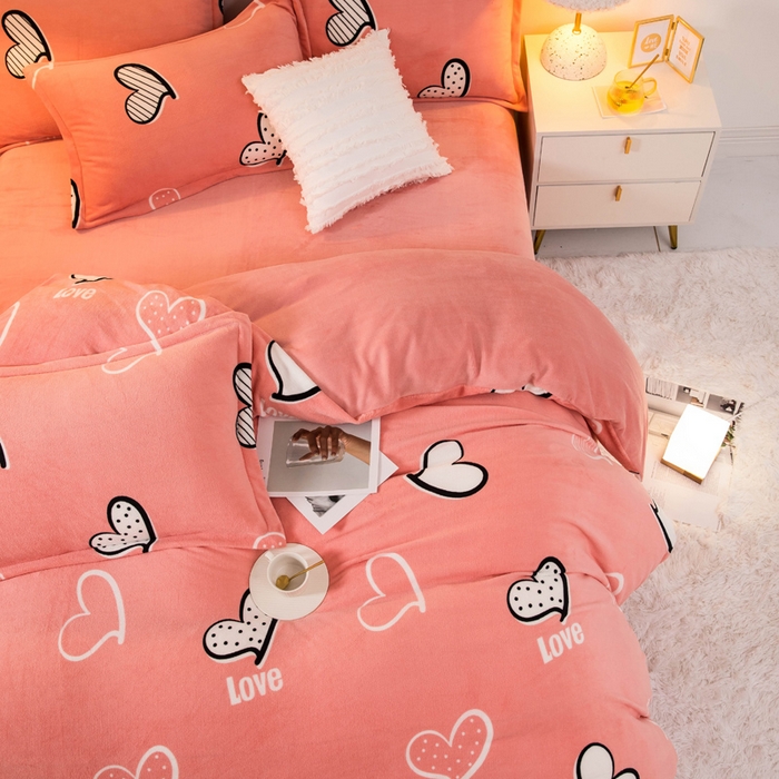 91家纺网 家纺一手货源 找家纺 宅部落 2025新款高克重牛奶绒四件套法莱绒三件套单被套 心动