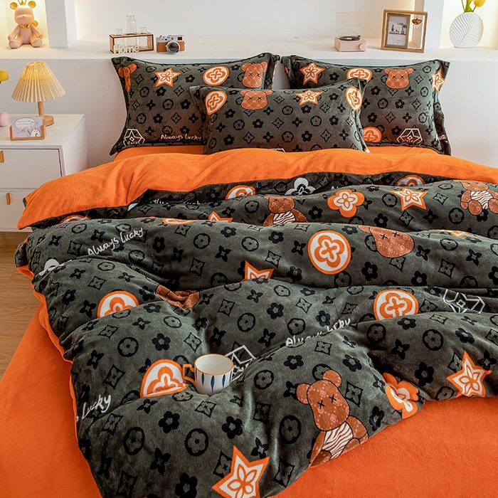 91家纺网 家纺一手货源 找家纺 宅部落 2025新款高克重牛奶绒四件套法莱绒三件套单被套 幸运熊