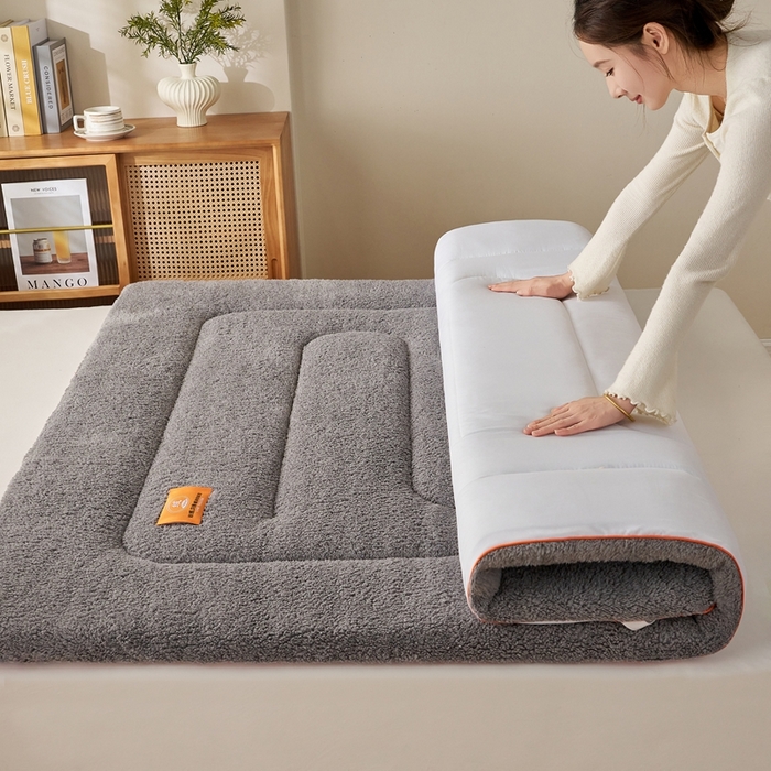 91家纺网 家纺一手货源 找家纺 2025新款加厚保暖羊羔绒加厚床褥床垫羊羔绒床垫-大床图 羊羔绒加厚床褥-典雅灰