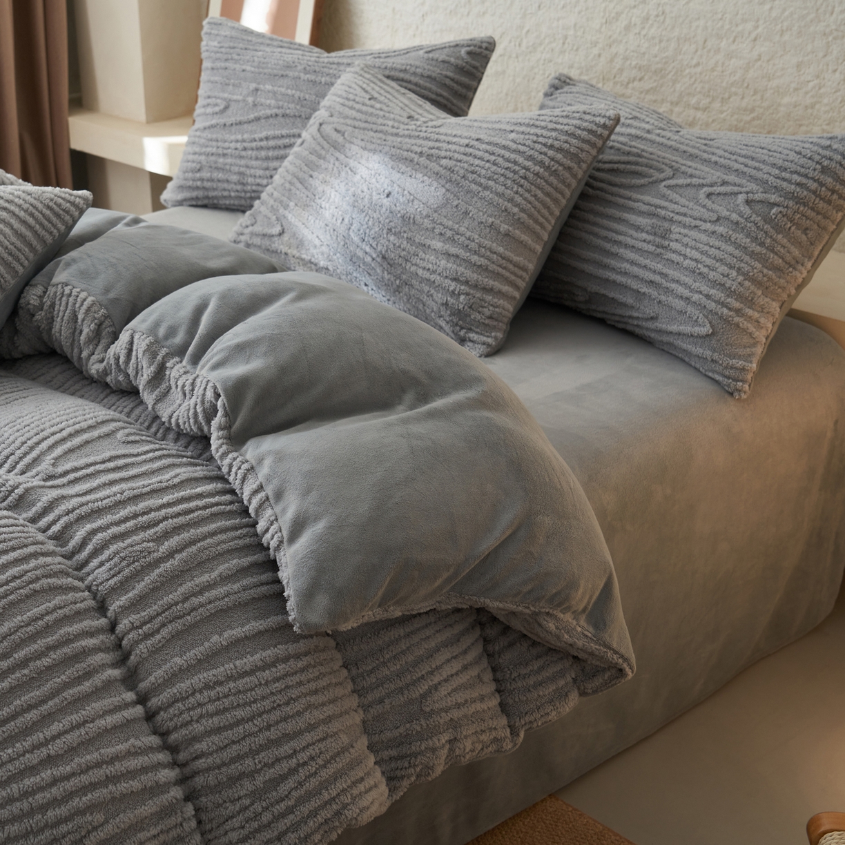 91家纺网 家纺一手货源 找家纺 寐绸家纺 2025秋冬新款230g牛奶绒树纹提花四件套 树纹提花牛奶绒-浅灰