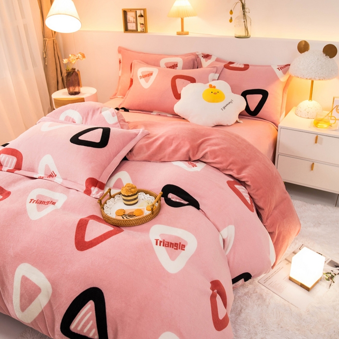 91家纺网 家纺一手货源 找家纺 宅部落 2025新款高克重牛奶绒四件套法莱绒三件套单被套 简约时代