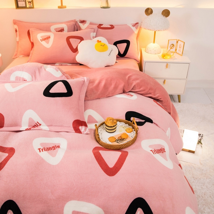 91家纺网 家纺一手货源 找家纺 宅部落 2025新款高克重牛奶绒四件套法莱绒三件套单被套 简约时代