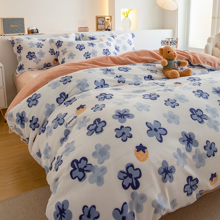 91家纺网 家纺一手货源 找家纺 宅部落 2025新款高克重牛奶绒四件套法莱绒三件套单被套 花韵