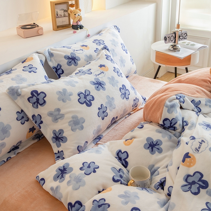 91家纺网 家纺一手货源 找家纺 宅部落 2025新款高克重牛奶绒四件套法莱绒三件套单被套 花韵