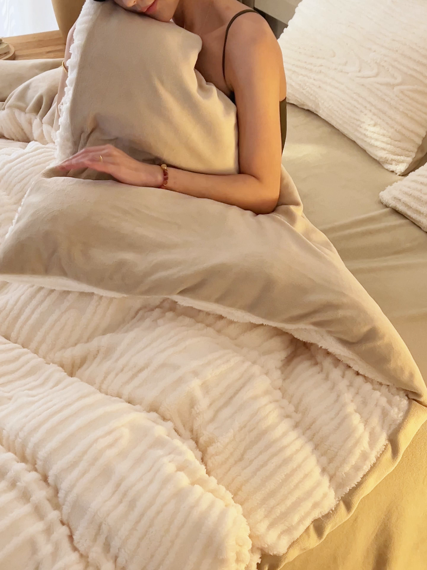 91家纺网 家纺一手货源 找家纺 寐绸家纺 2025秋冬新款230g牛奶绒树纹提花四件套 树纹提花牛奶绒-本白