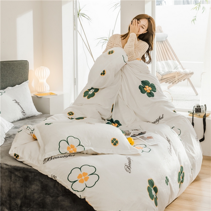 91家纺网 家纺一手货源 找家纺 宅部落 2025新款高克重牛奶绒四件套法莱绒三件套单被套 爱的花语（白）