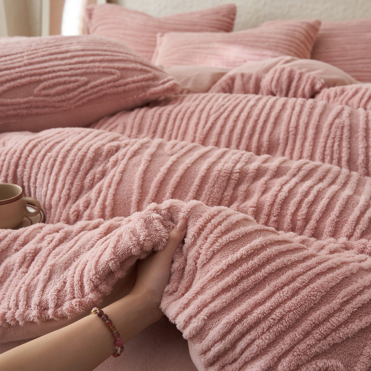 91家纺网 家纺一手货源 找家纺 寐绸家纺 2025秋冬新款230g牛奶绒树纹提花四件套 树纹提花牛奶绒-豆沙