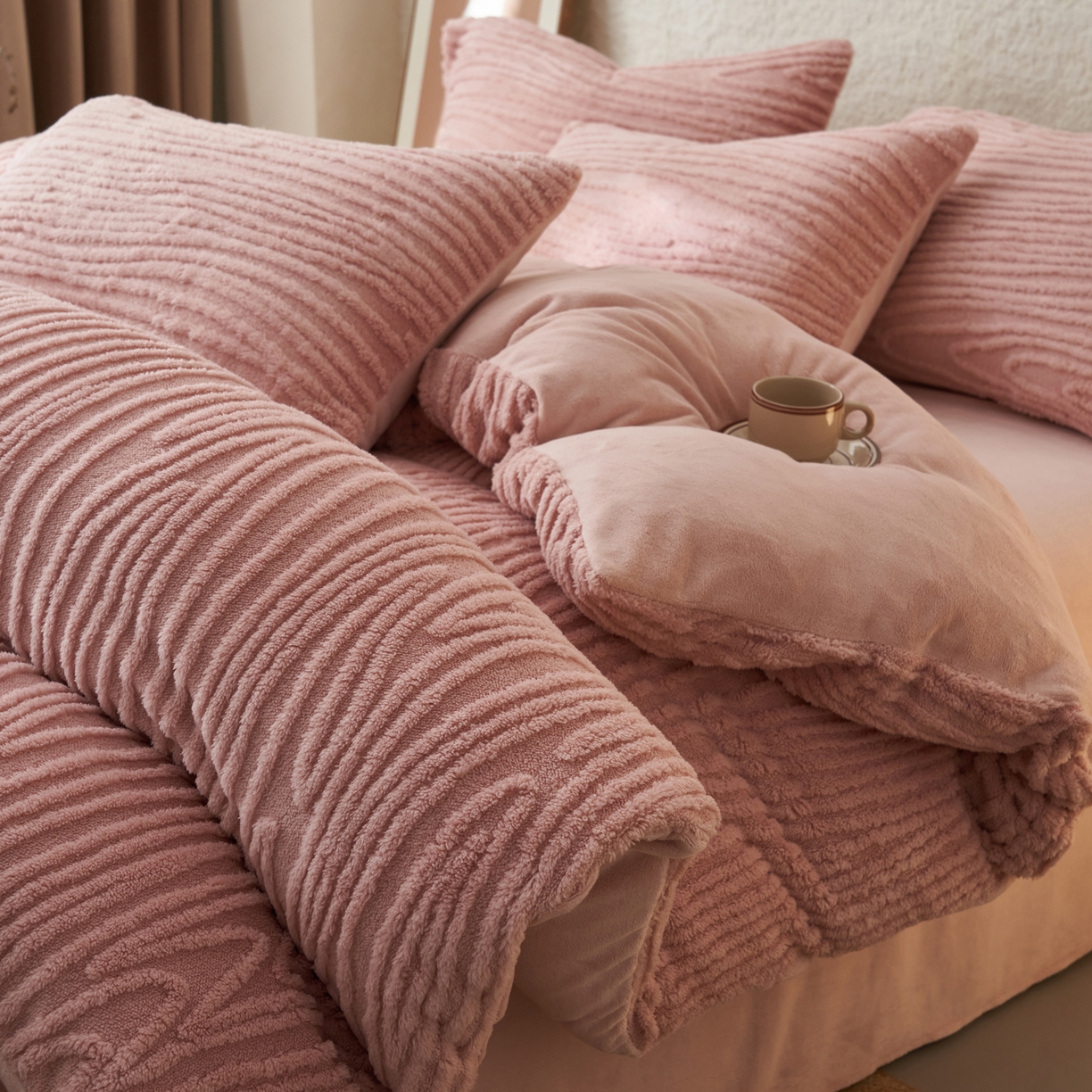 91家纺网 家纺一手货源 找家纺 寐绸家纺 2025秋冬新款230g牛奶绒树纹提花四件套 树纹提花牛奶绒-豆沙