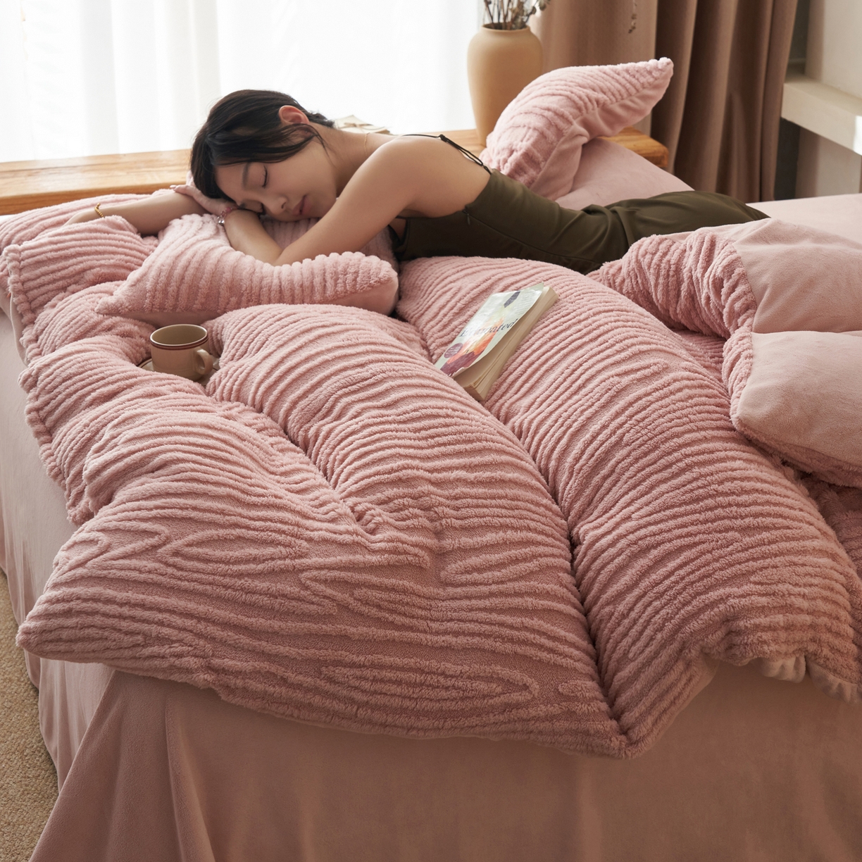 91家纺网 家纺一手货源 找家纺 寐绸家纺 2025秋冬新款230g牛奶绒树纹提花四件套 树纹提花牛奶绒-豆沙