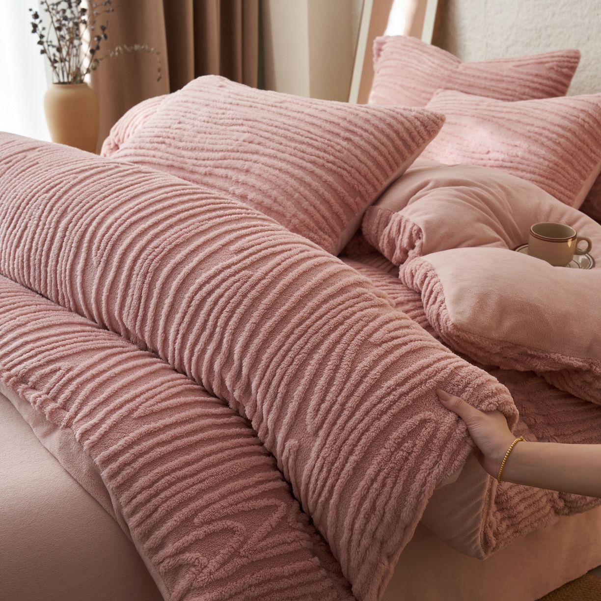 91家纺网 家纺一手货源 找家纺 寐绸家纺 2025秋冬新款230g牛奶绒树纹提花四件套 树纹提花牛奶绒-豆沙