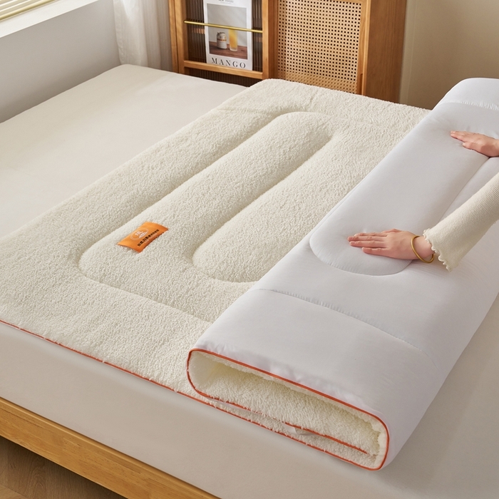 91家纺网 家纺一手货源 找家纺 2025新款加厚保暖羊羔绒加厚床褥床垫羊羔绒床垫-大床图 羊羔绒加厚床褥-米白