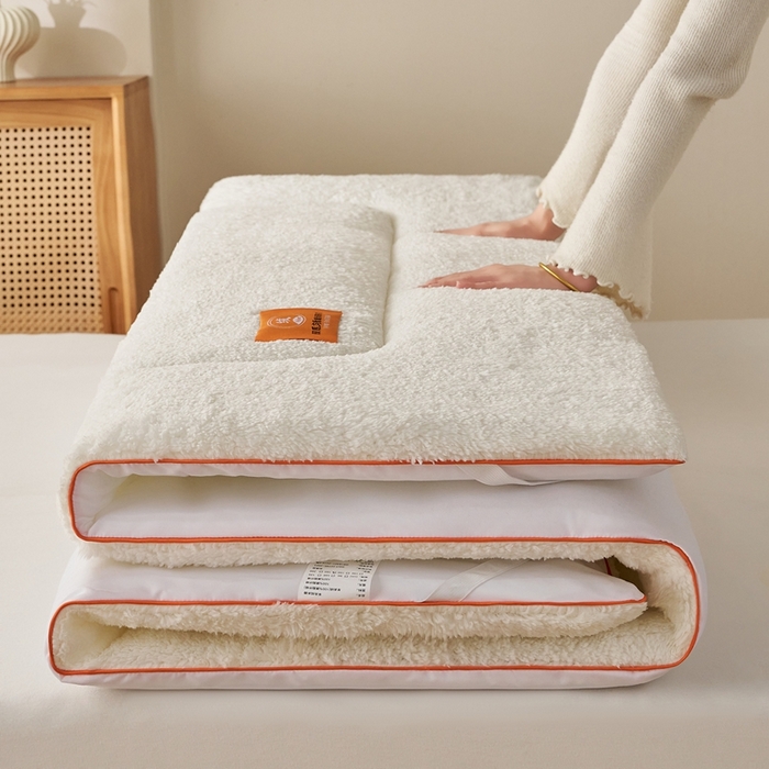 91家纺网 家纺一手货源 找家纺 2025新款加厚保暖羊羔绒加厚床褥床垫羊羔绒床垫-大床图 羊羔绒加厚床褥-米白