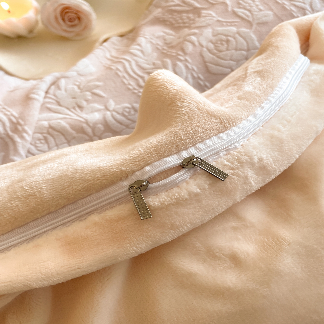 91家纺网 家纺一手货源 找家纺 （总）畅畅家纺 2025新款冬季拼角雕花牛奶绒宽包边床单床笠四件套