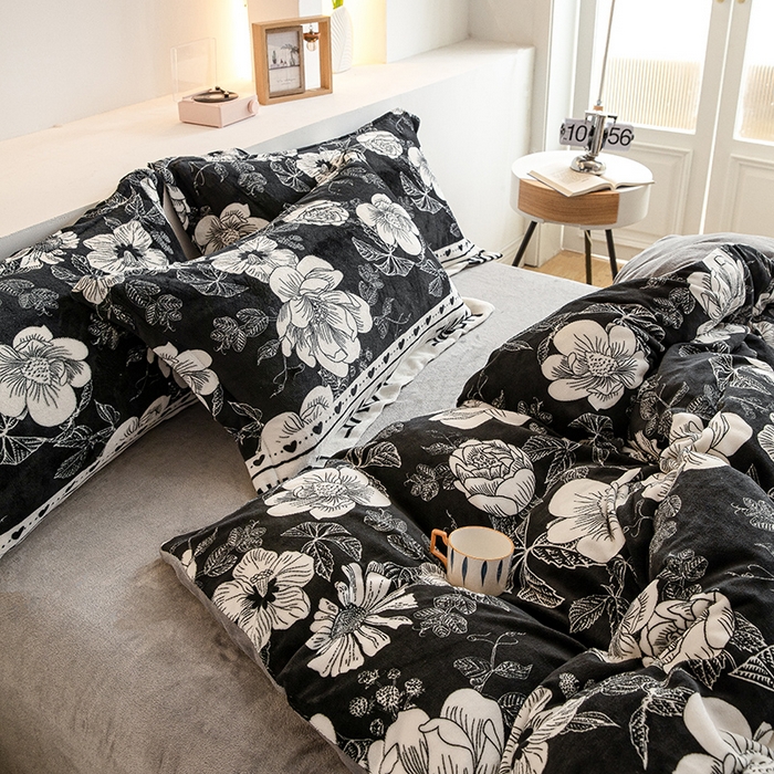 91家纺网 家纺一手货源 找家纺 宅部落 2025新款高克重牛奶绒四件套法莱绒三件套单被套 冬恋