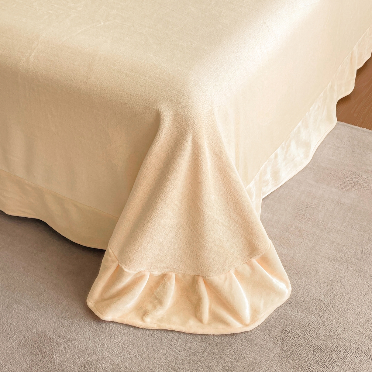 91家纺网 家纺一手货源 找家纺 畅畅家纺 2025新款冬季拼角雕花牛奶绒宽包边床单床笠四件套 永恒之爱-暖粉