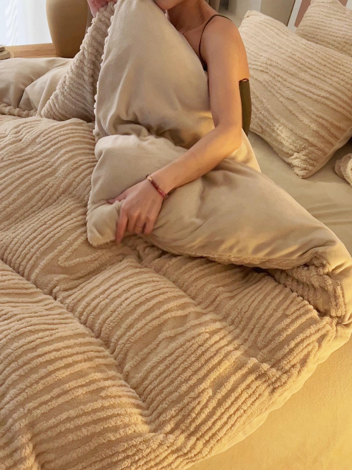 91家纺网 家纺一手货源 找家纺 寐绸家纺 2025秋冬新款230g牛奶绒树纹提花四件套 树纹提花牛奶绒-驼色