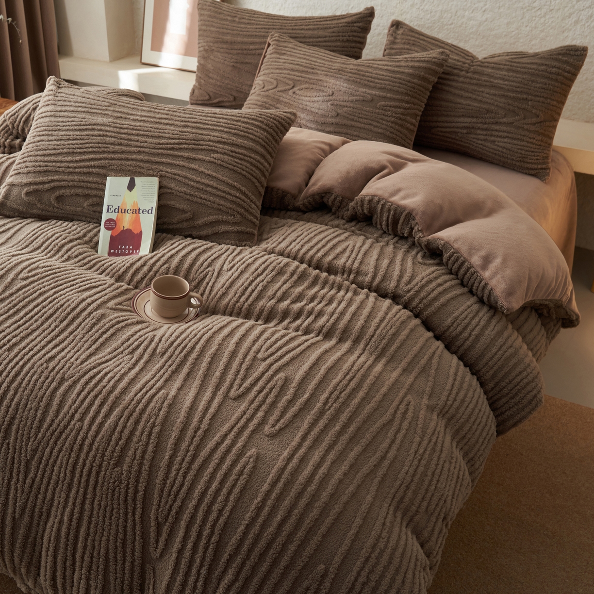 91家纺网 家纺一手货源 找家纺 寐绸家纺 2025秋冬新款230g牛奶绒树纹提花四件套 树纹提花牛奶绒-棕咖